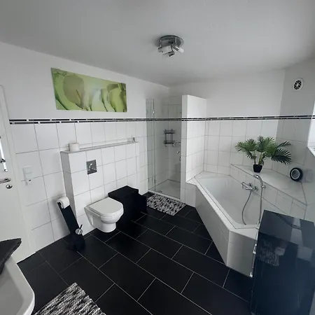 Orchideenweg 2a, 24558 , 200 Quadratmeter Haus Mit Garten Und Garage Дом отдыха Хенштедт-Ульцбург