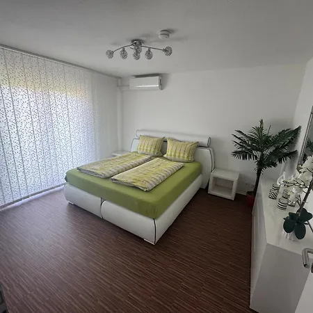 Дом отдыха Orchideenweg 2a, 24558 , 200 Quadratmeter Haus Mit Garten Und Garage Хенштедт-Ульцбург