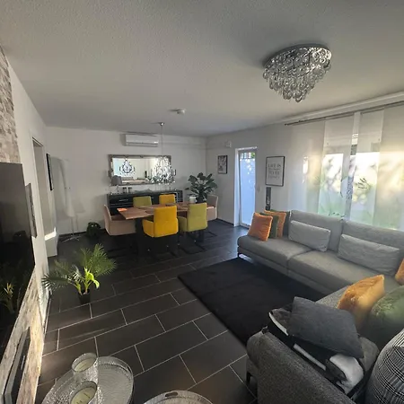 Orchideenweg 2a, 24558 , 200 Quadratmeter Haus Mit Garten Und Garage